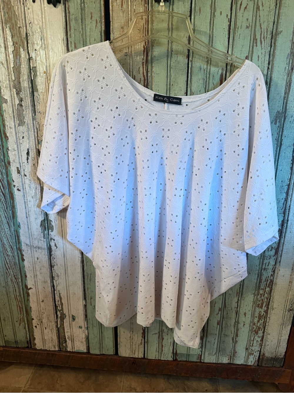 Kim & Cami White Eyelet Batwing Sleeve Top